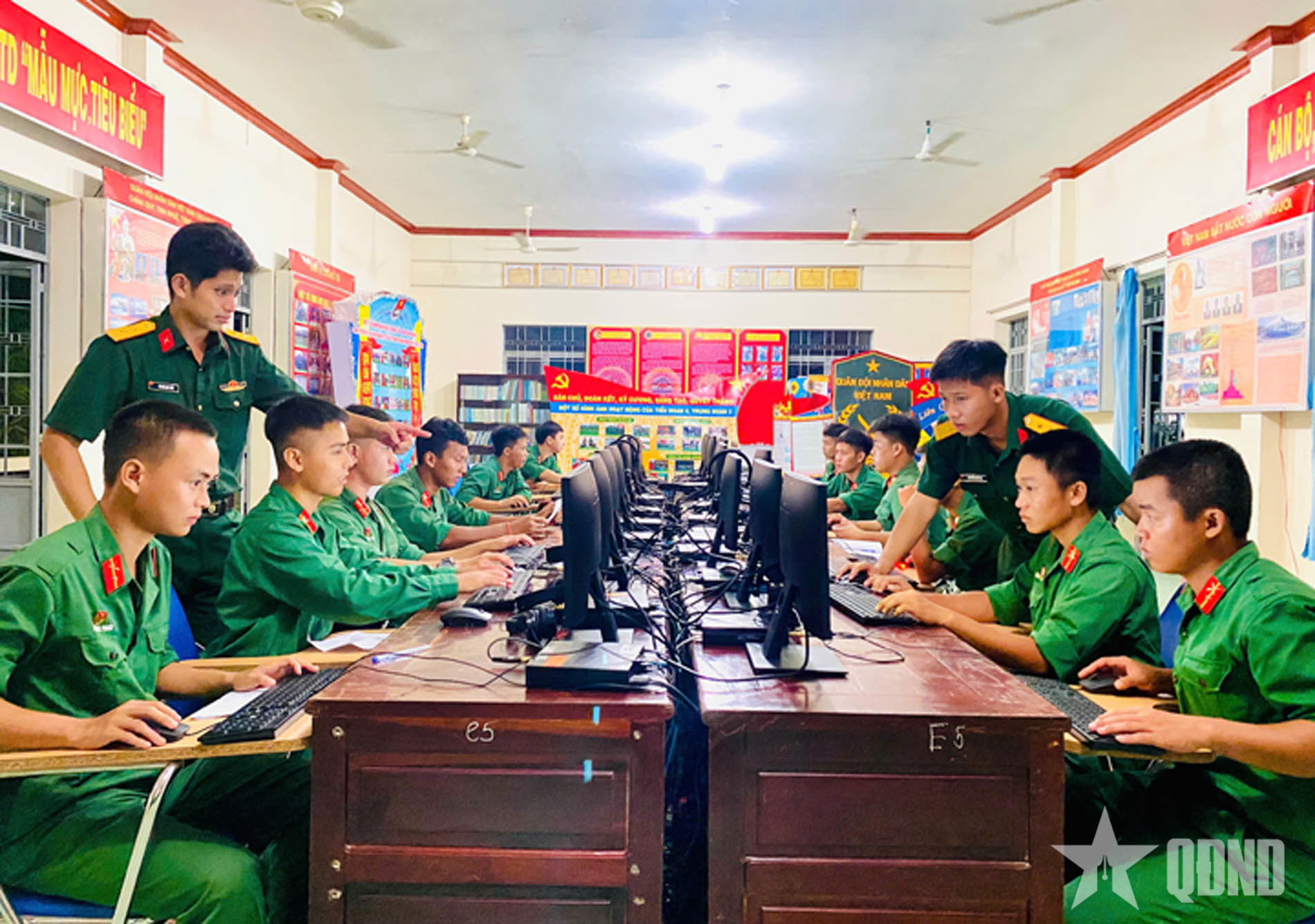 “Bình dân học vụ số” - khơi dậy tinh thần học tập, làm chủ công nghệ ở Sư đoàn 5